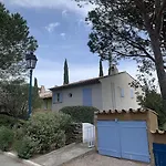 Villa Les Restanques Maison Des Chenes Vue 6 Personnes *
