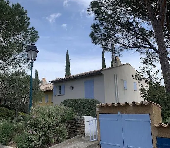 Villa Les Restanques Maison Des Chenes Vue 6 Personnes *